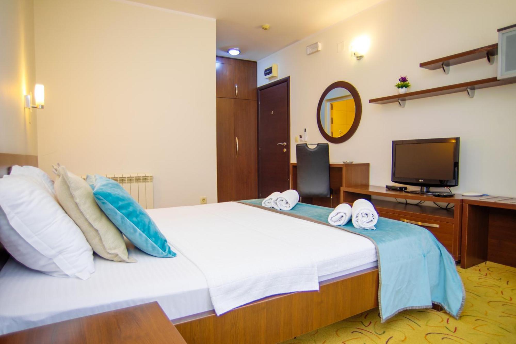 בודווה Hotel Odissey Jaz מראה חיצוני תמונה