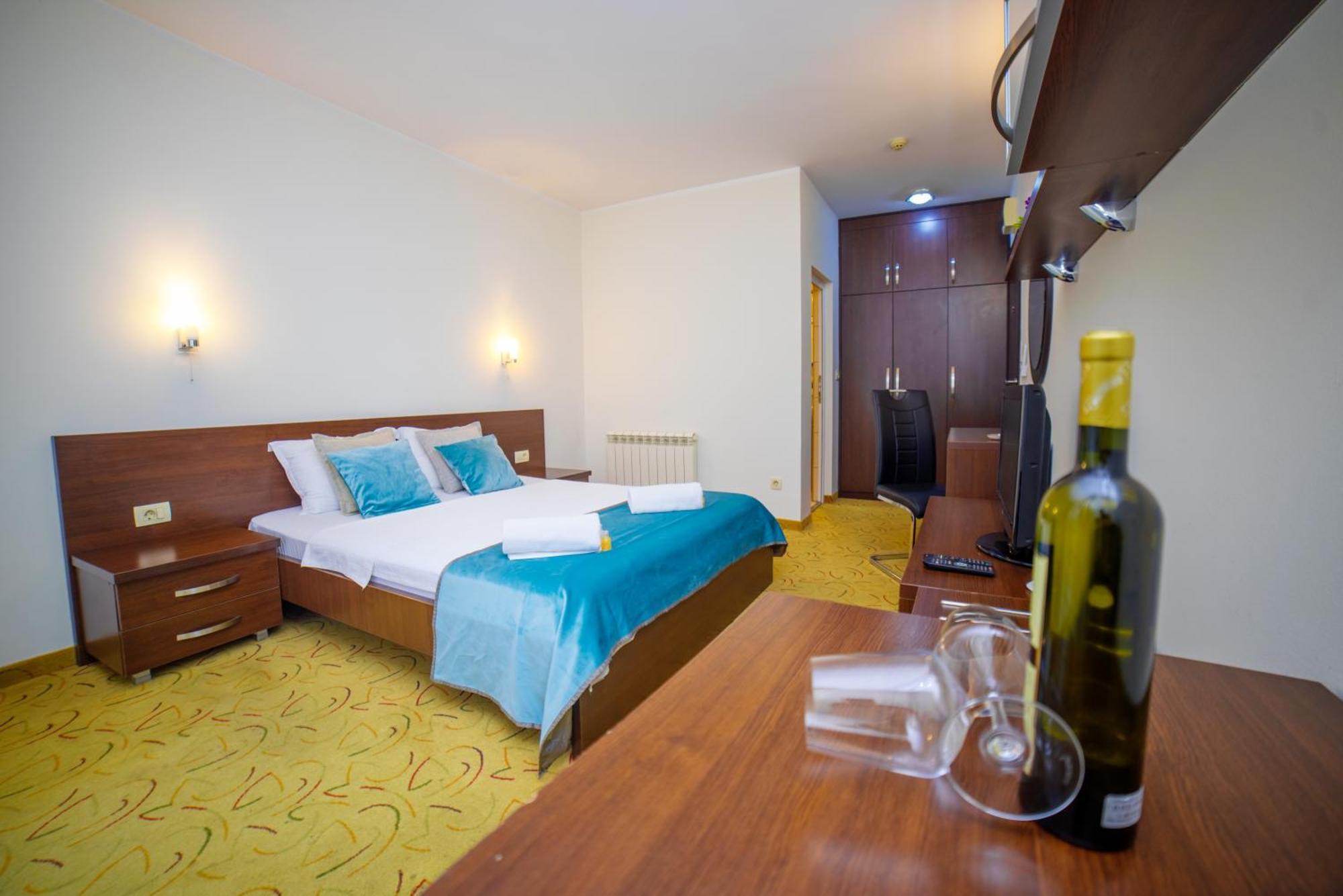 בודווה Hotel Odissey Jaz מראה חיצוני תמונה